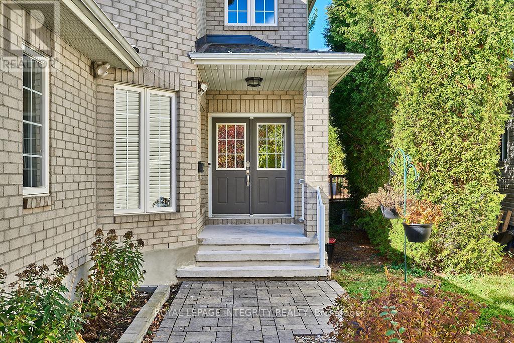 53 Newcastle Avenue, Ottawa, Ontario  K2K 3B5 - Photo 3 - X12487025