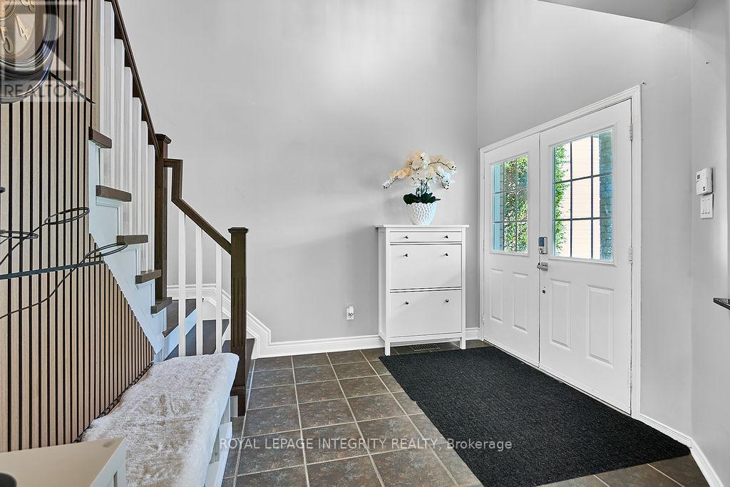 53 Newcastle Avenue, Ottawa, Ontario  K2K 3B5 - Photo 4 - X12487025