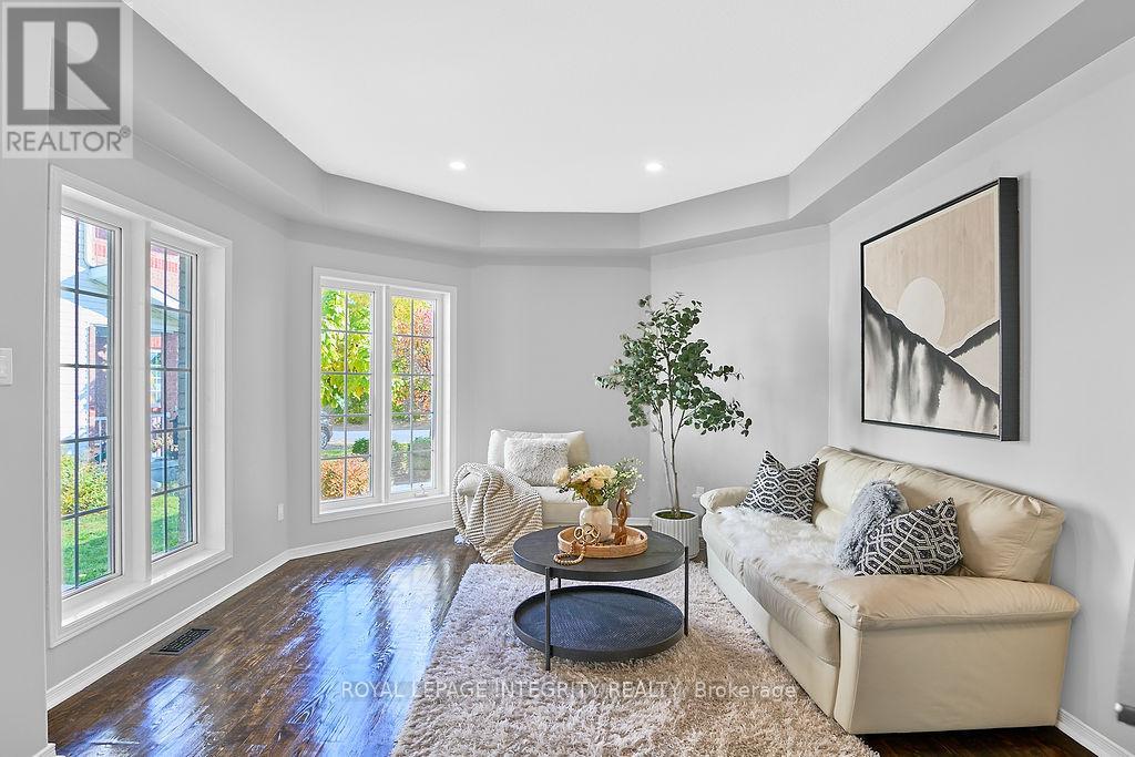 53 Newcastle Avenue, Ottawa, Ontario  K2K 3B5 - Photo 6 - X12487025