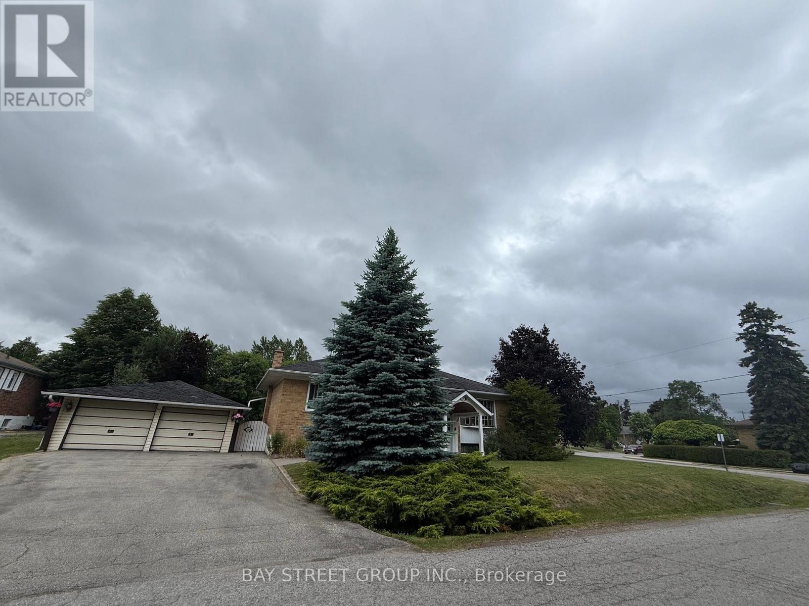 126 Cascade Circle, Richmond Hill, Ontario  L4C 3H7 - Photo 10 - N12487019