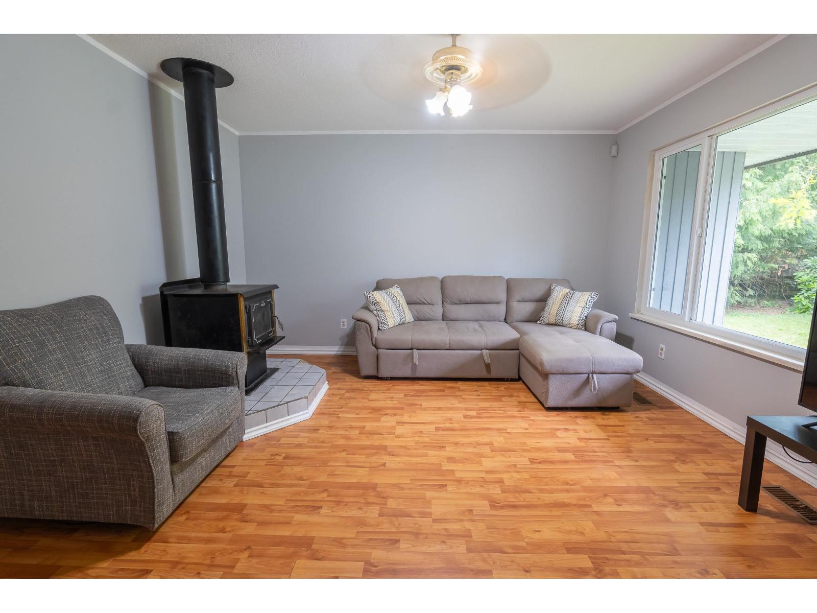 8061 Caribou Street, Mission, British Columbia  V2V 5R1 - Photo 11 - R3055671