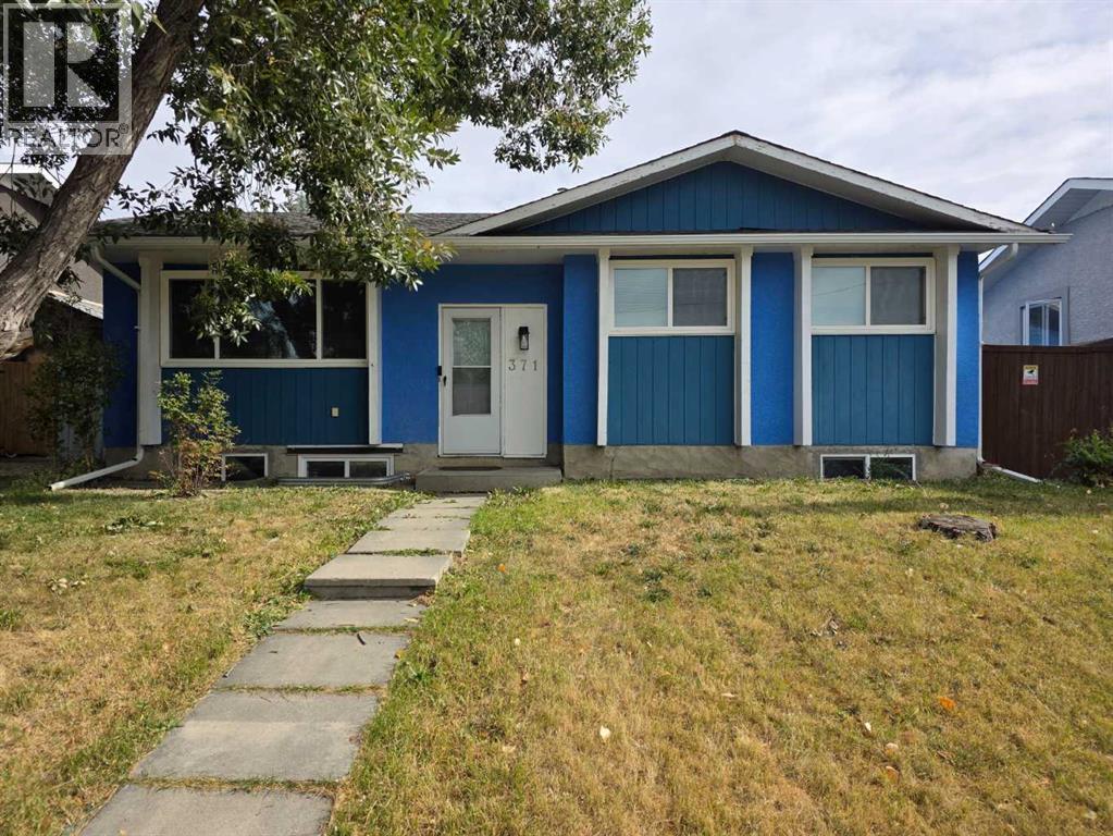 371 Penswood Way Se, Calgary, Alberta  T2A 4T4 - Photo 1 - A2261422