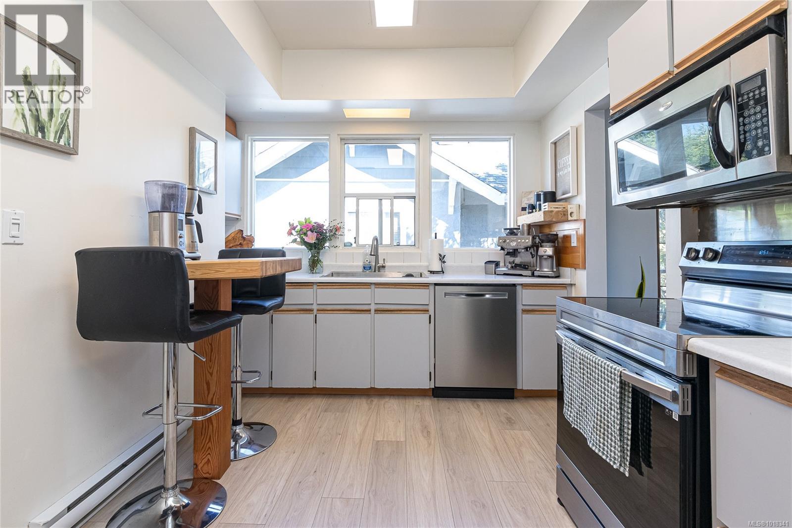 3066 Carroll St, Victoria, British Columbia  V9A 1P9 - Photo 15 - 1018341