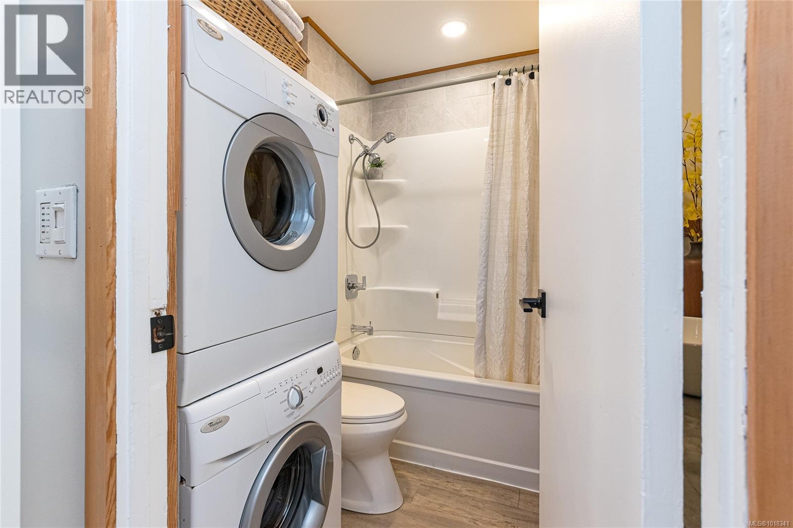 3066 Carroll St, Victoria, British Columbia  V9A 1P9 - Photo 19 - 1018341