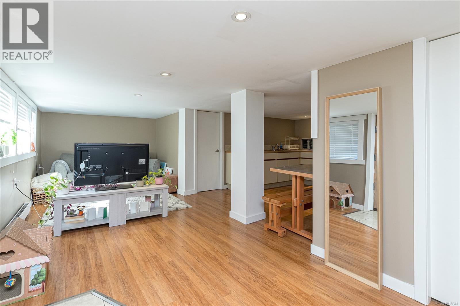 3066 Carroll St, Victoria, British Columbia  V9A 1P9 - Photo 28 - 1018341