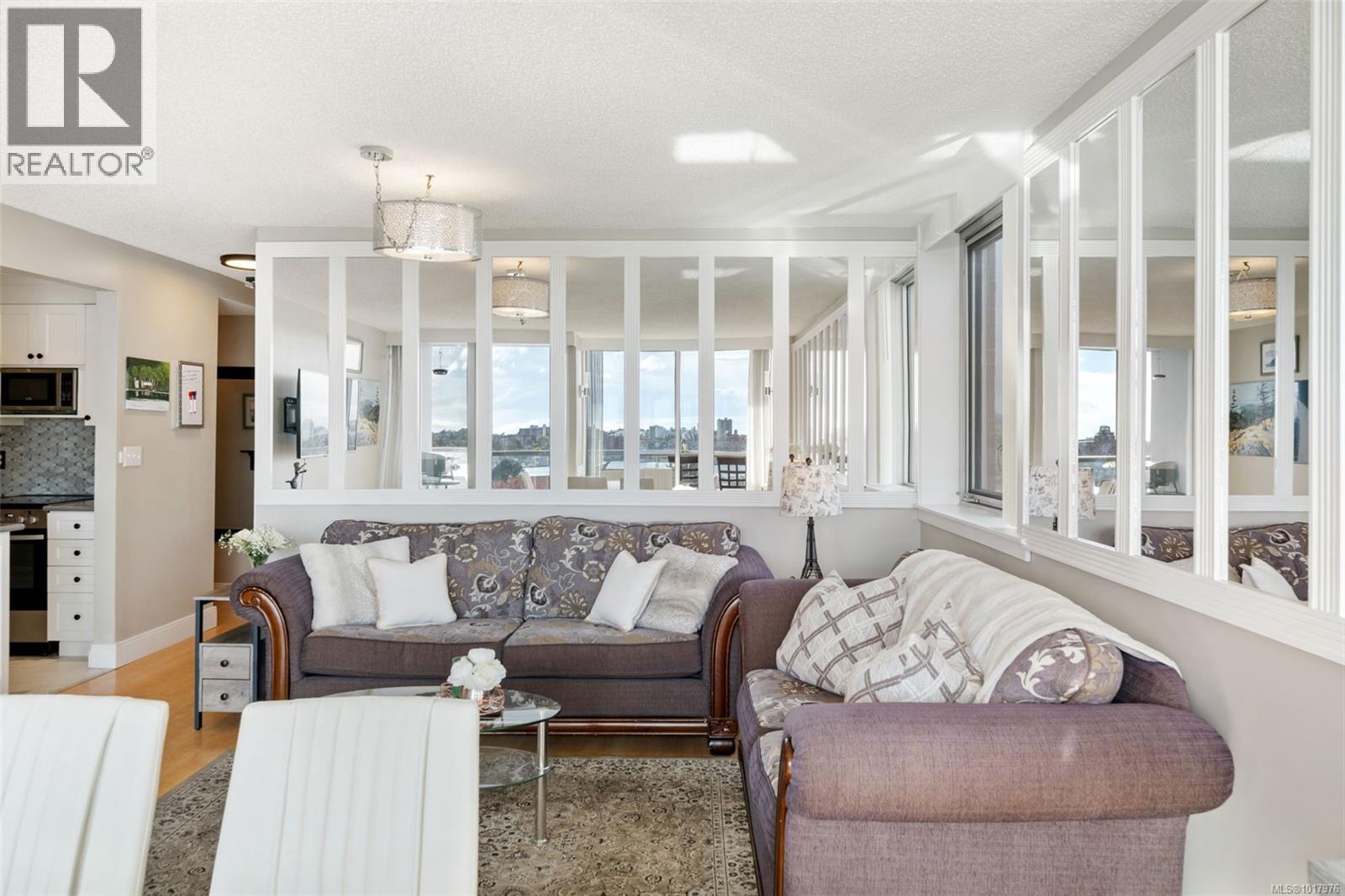 1002 327 Maitland St, Victoria, British Columbia  V9A 7G7 - Photo 11 - 1017976