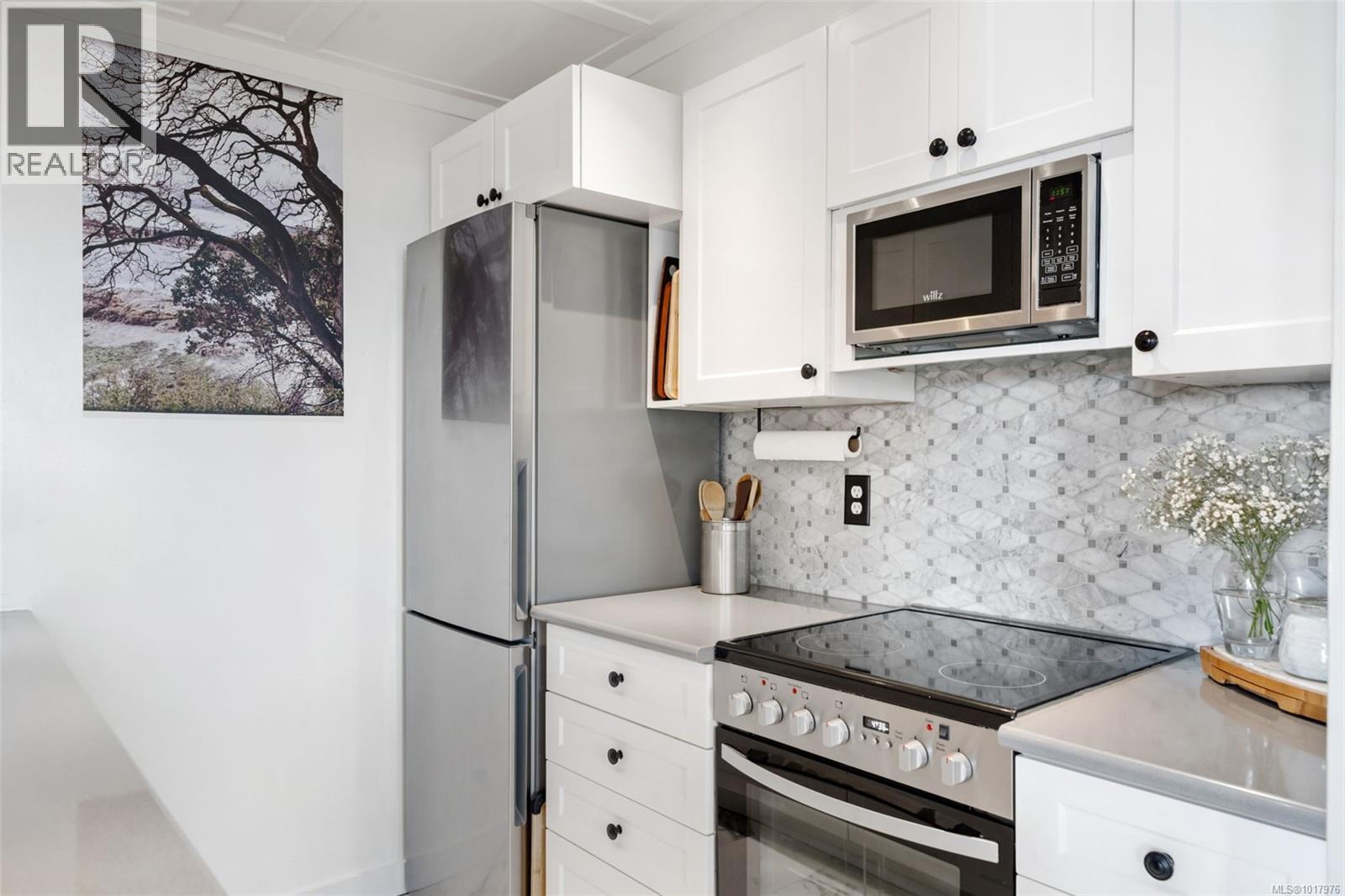 1002 327 Maitland St, Victoria, British Columbia  V9A 7G7 - Photo 18 - 1017976