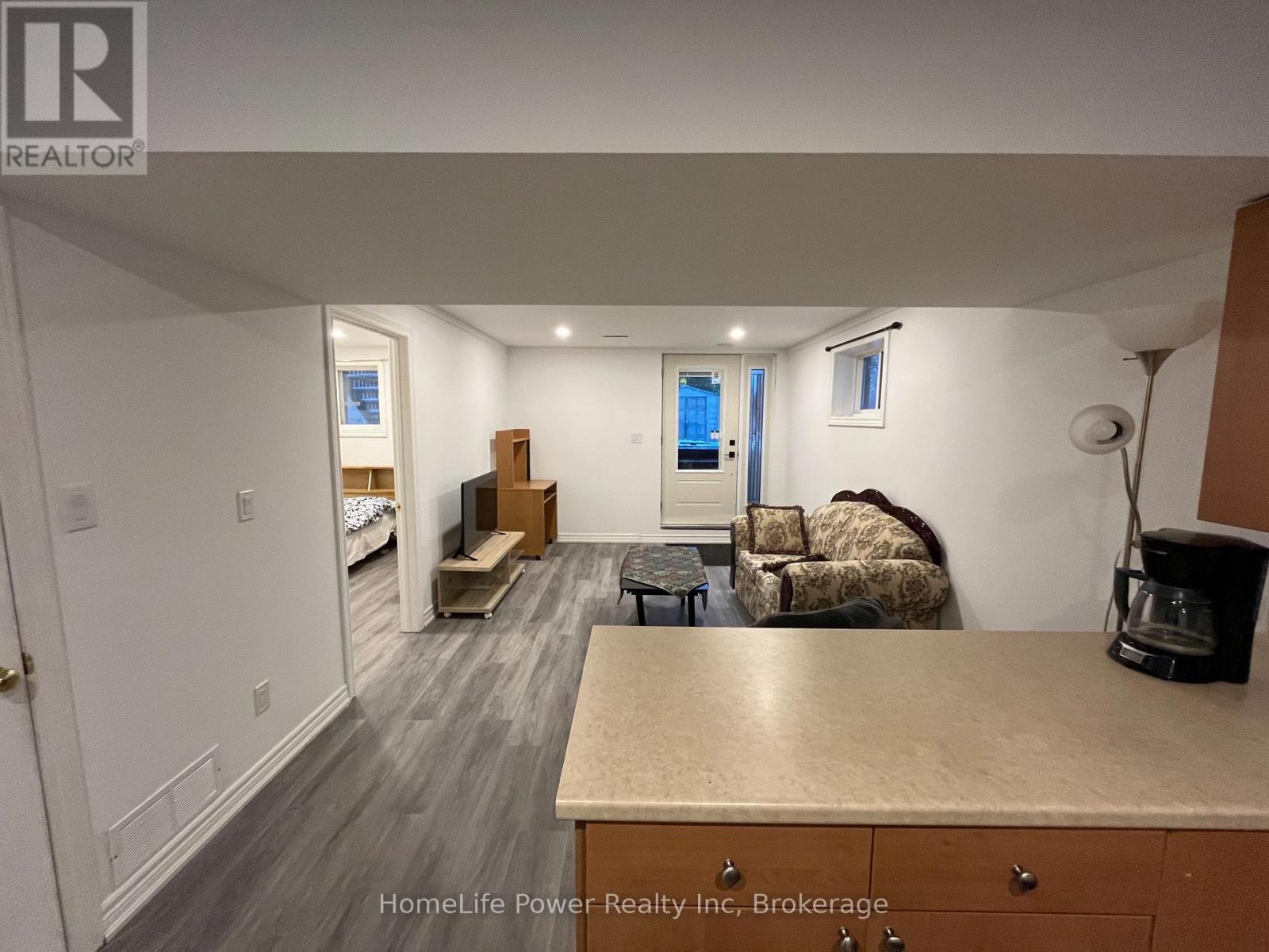 15 Porter Drive, Guelph, Ontario  N1L 1M3 - Photo 4 - X12487050