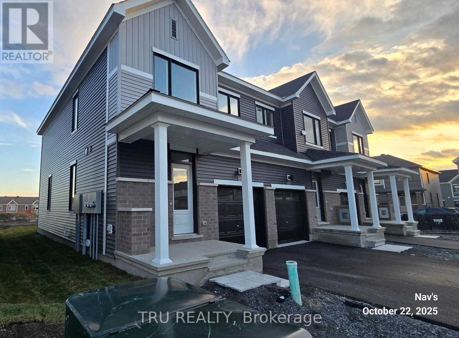 887 Andesite Terrace, Ottawa, Ontario  K2J 7H5 - Photo 2 - X12485493