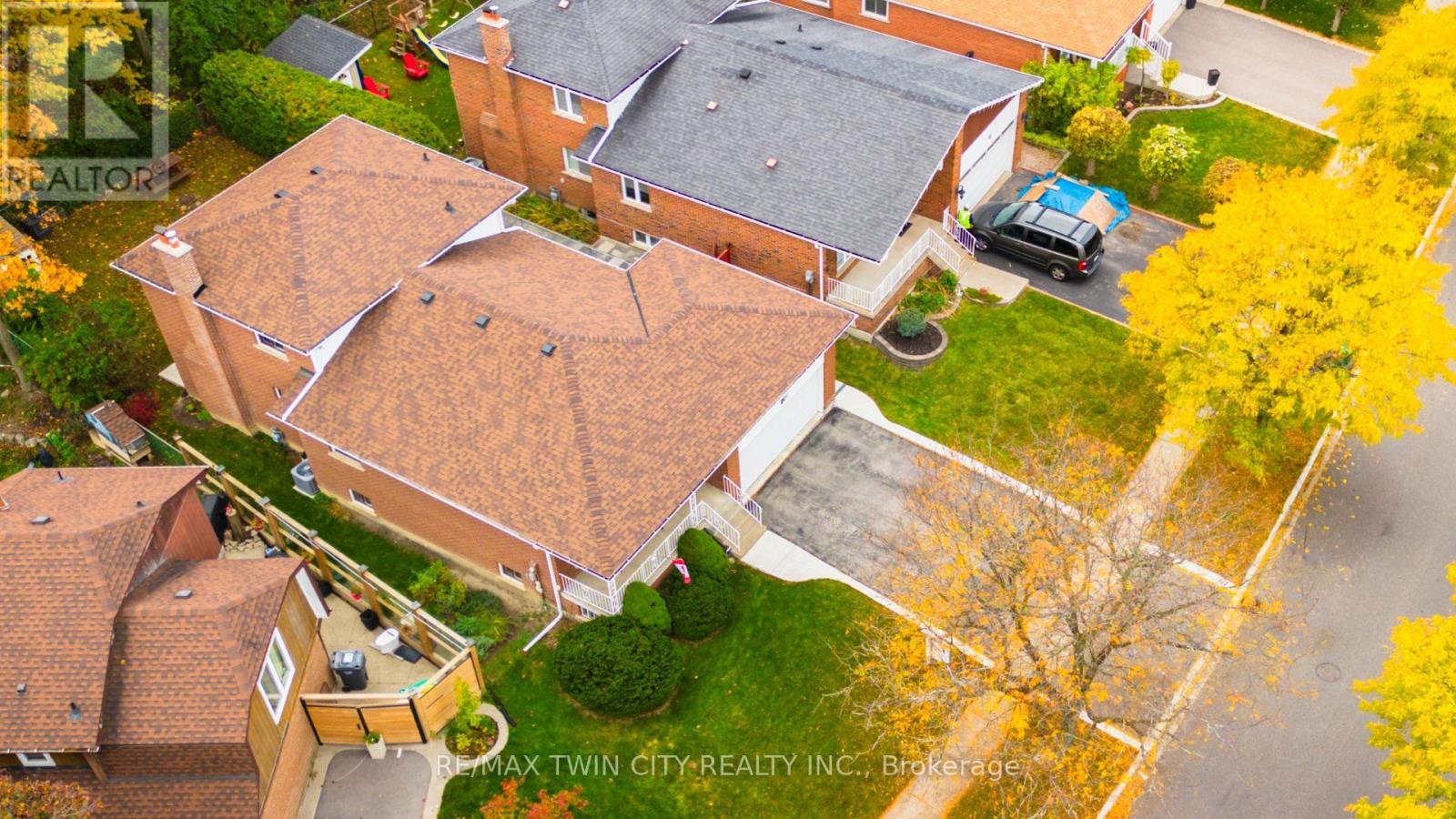 20 Manorcrest Street, Brampton, Ontario  L6S 2X1 - Photo 4 - W12476825