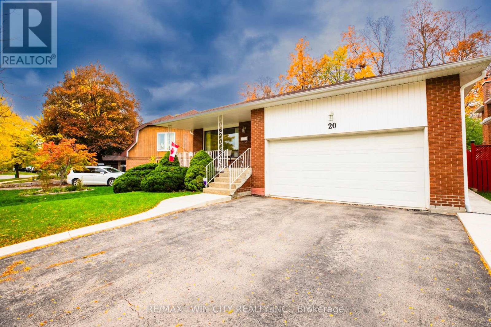 20 Manorcrest Street, Brampton, Ontario  L6S 2X1 - Photo 6 - W12476825