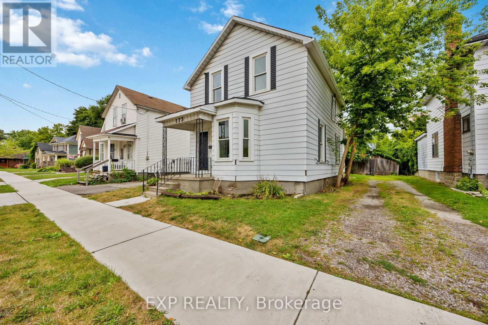 173 Brock Street S, Sarnia, Ontario  N7T 2W3 - Photo 2 - X12487033