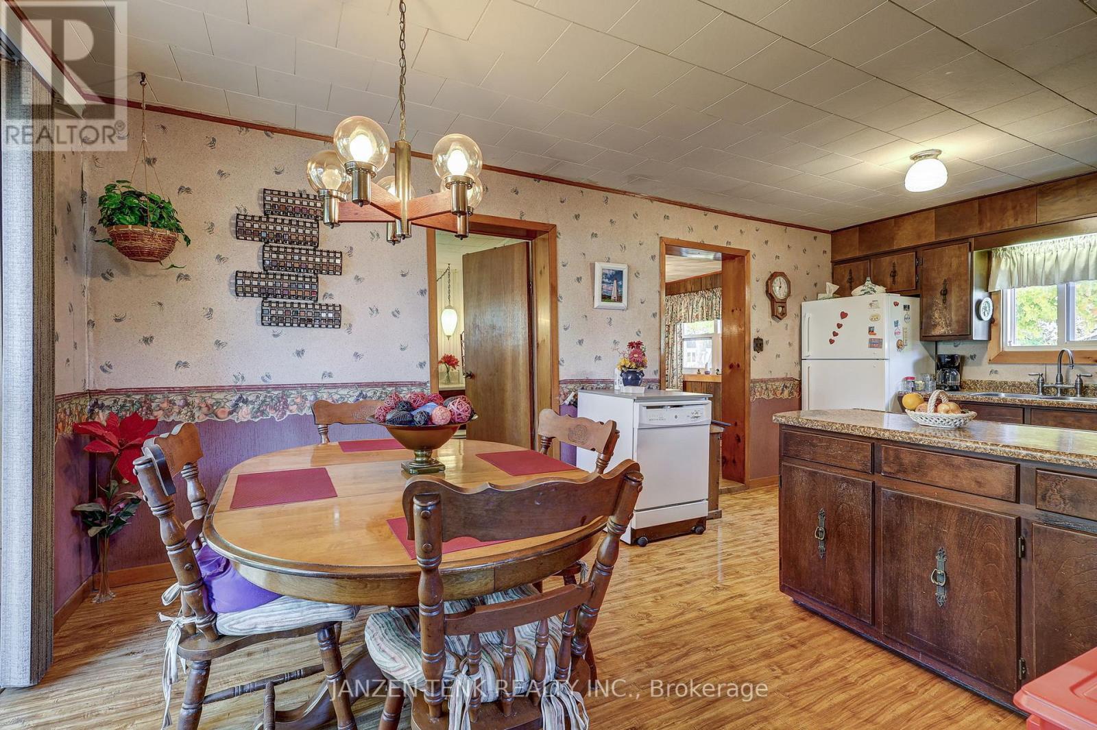 24 Chatham Street, Bayham, Ontario  N0J 1T0 - Photo 11 - X12487062