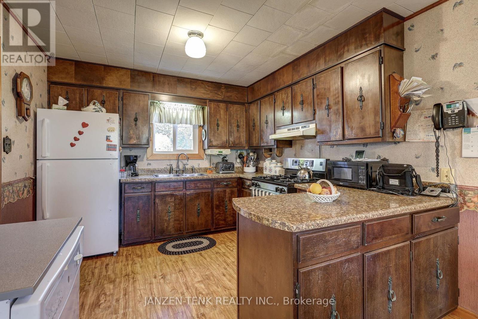 24 Chatham Street, Bayham, Ontario  N0J 1T0 - Photo 13 - X12487062