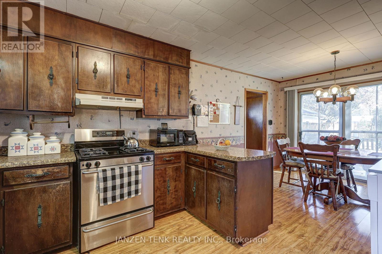 24 Chatham Street, Bayham, Ontario  N0J 1T0 - Photo 14 - X12487062