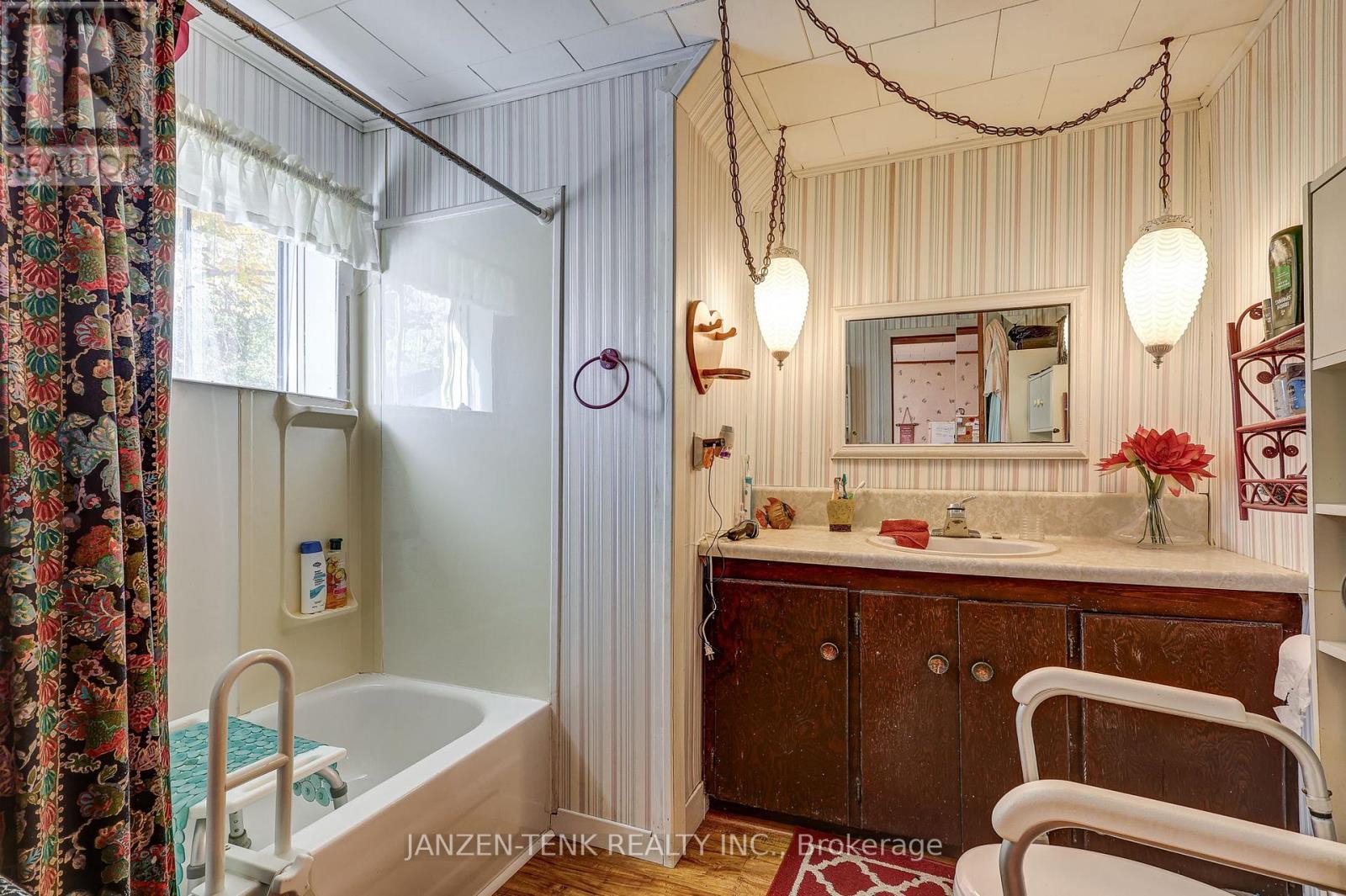 24 Chatham Street, Bayham, Ontario  N0J 1T0 - Photo 16 - X12487062