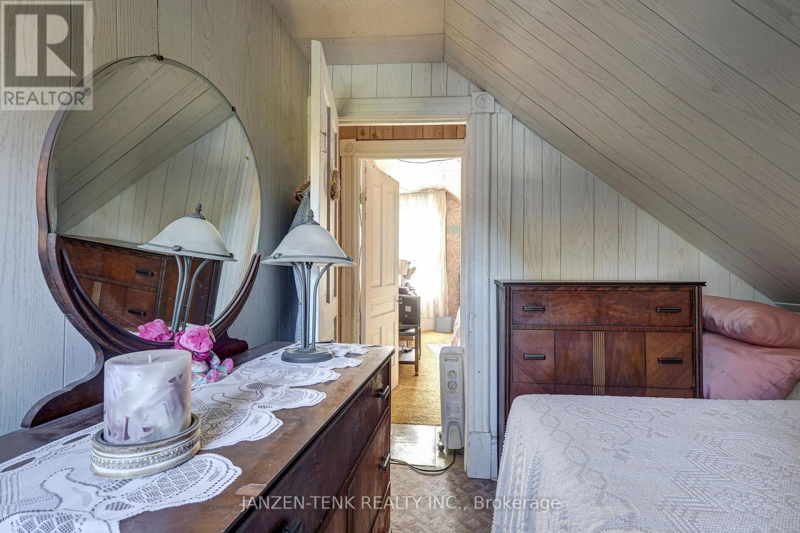 24 Chatham Street, Bayham, Ontario  N0J 1T0 - Photo 27 - X12487062