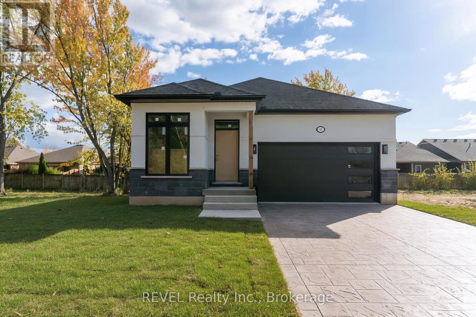 11 STICKLES STREET, Pelham, Ontario