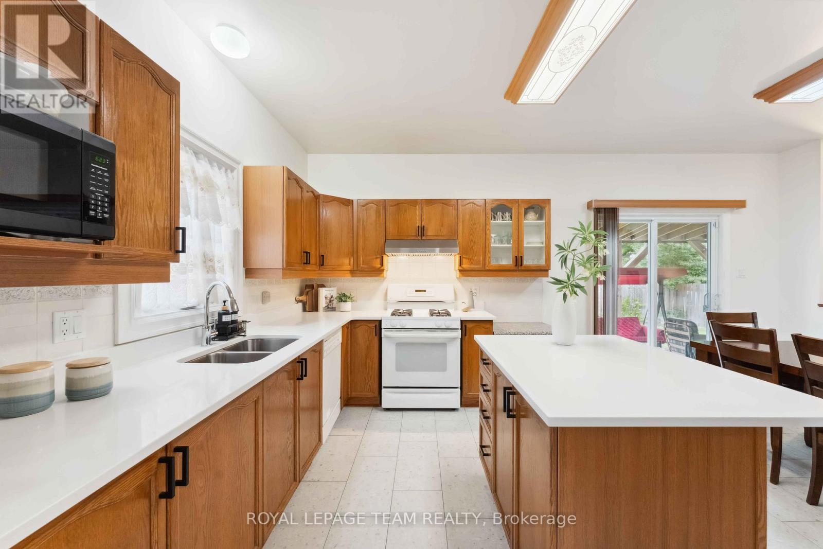 39 Vermont Avenue, Ottawa, Ontario  K2G 6M2 - Photo 18 - X12487052