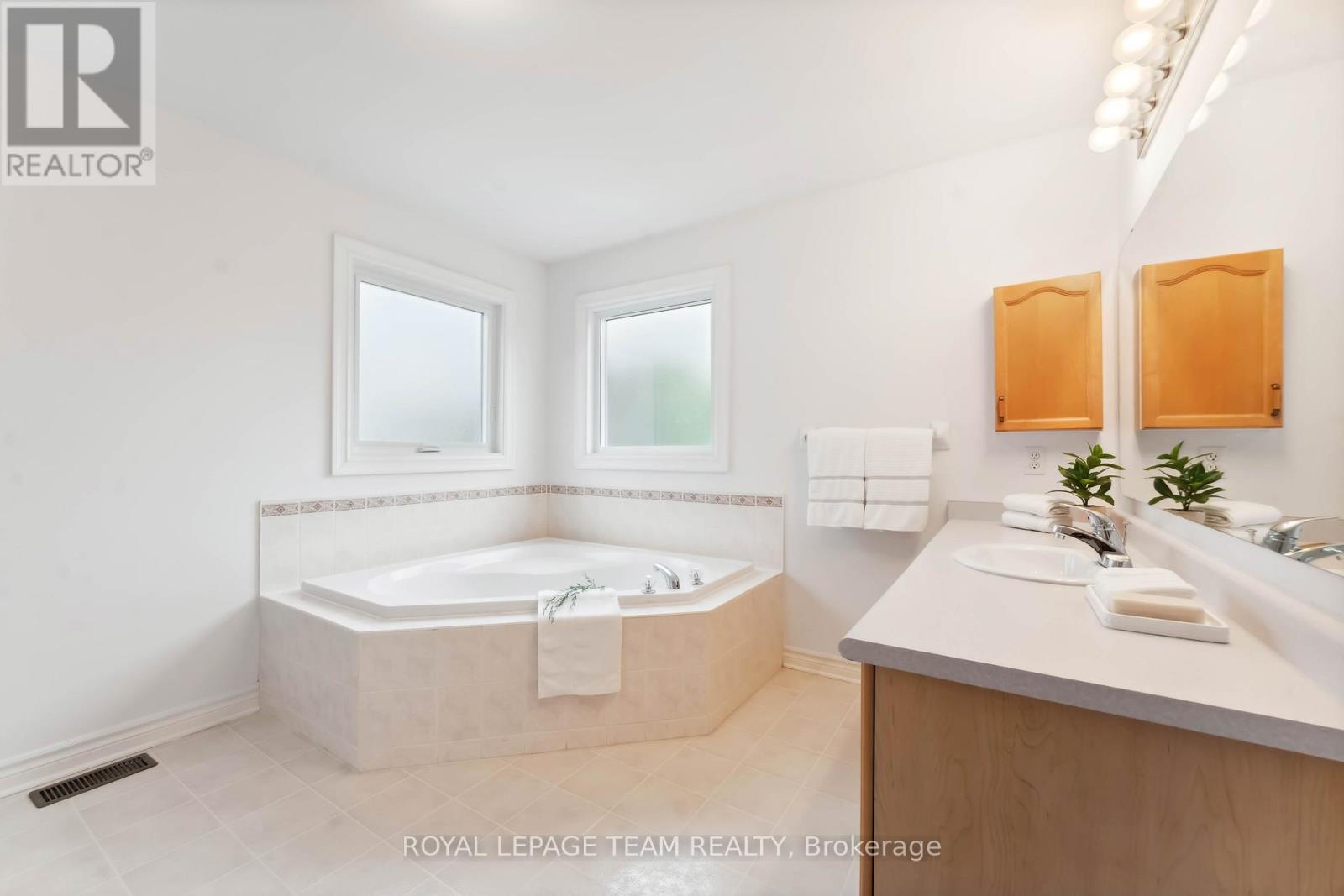 39 Vermont Avenue, Ottawa, Ontario  K2G 6M2 - Photo 28 - X12487052