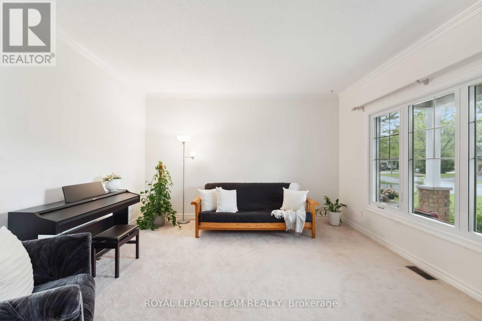 39 Vermont Avenue, Ottawa, Ontario  K2G 6M2 - Photo 8 - X12487052