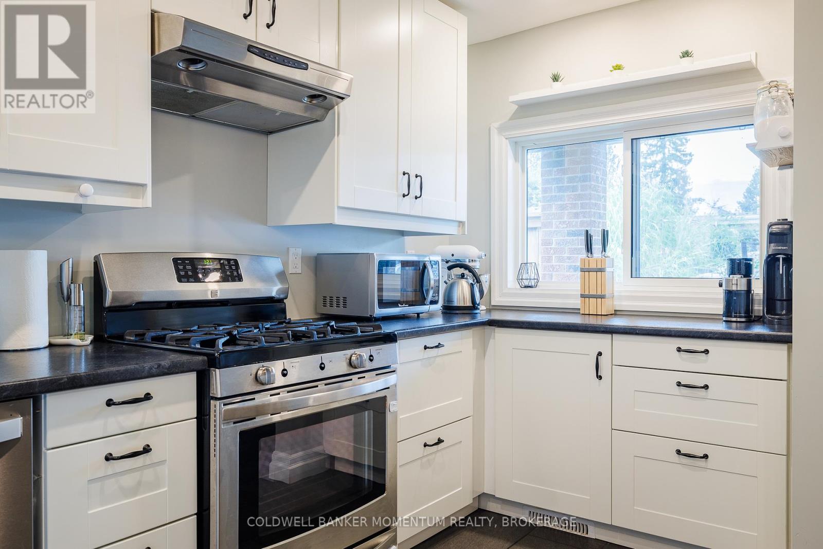 1344 Effingham Street, Pelham, Ontario  L0S 1M0 - Photo 17 - X12487055