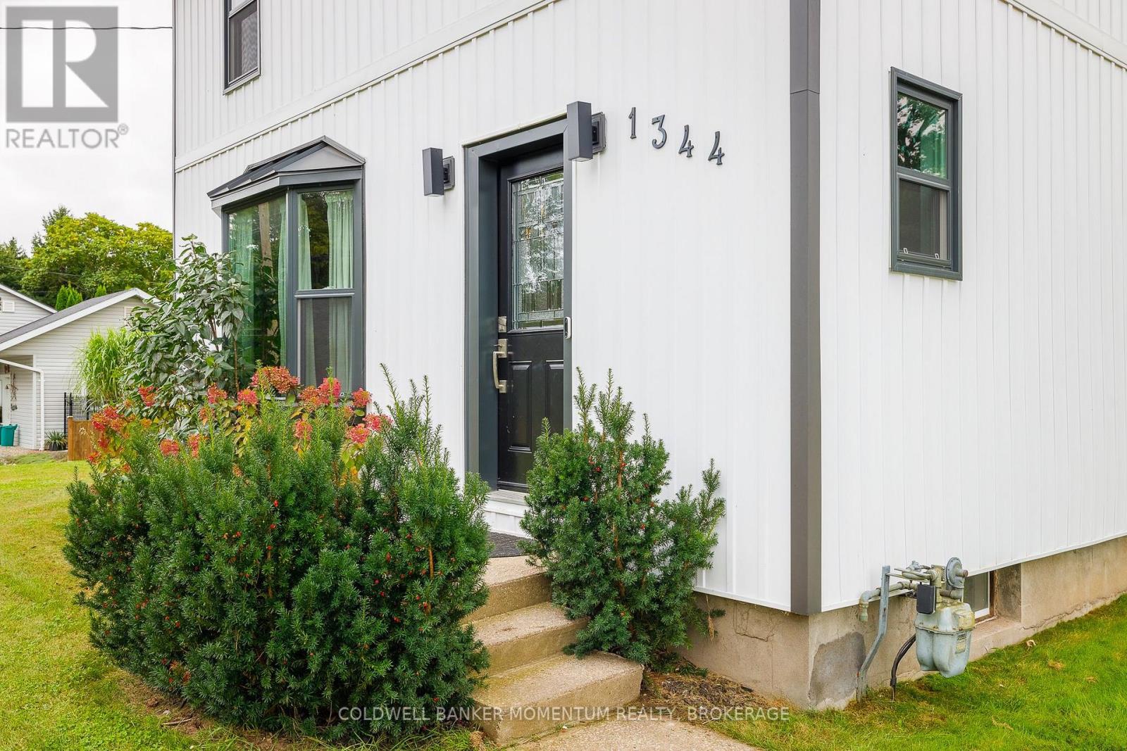 1344 Effingham Street, Pelham, Ontario  L0S 1M0 - Photo 3 - X12487055