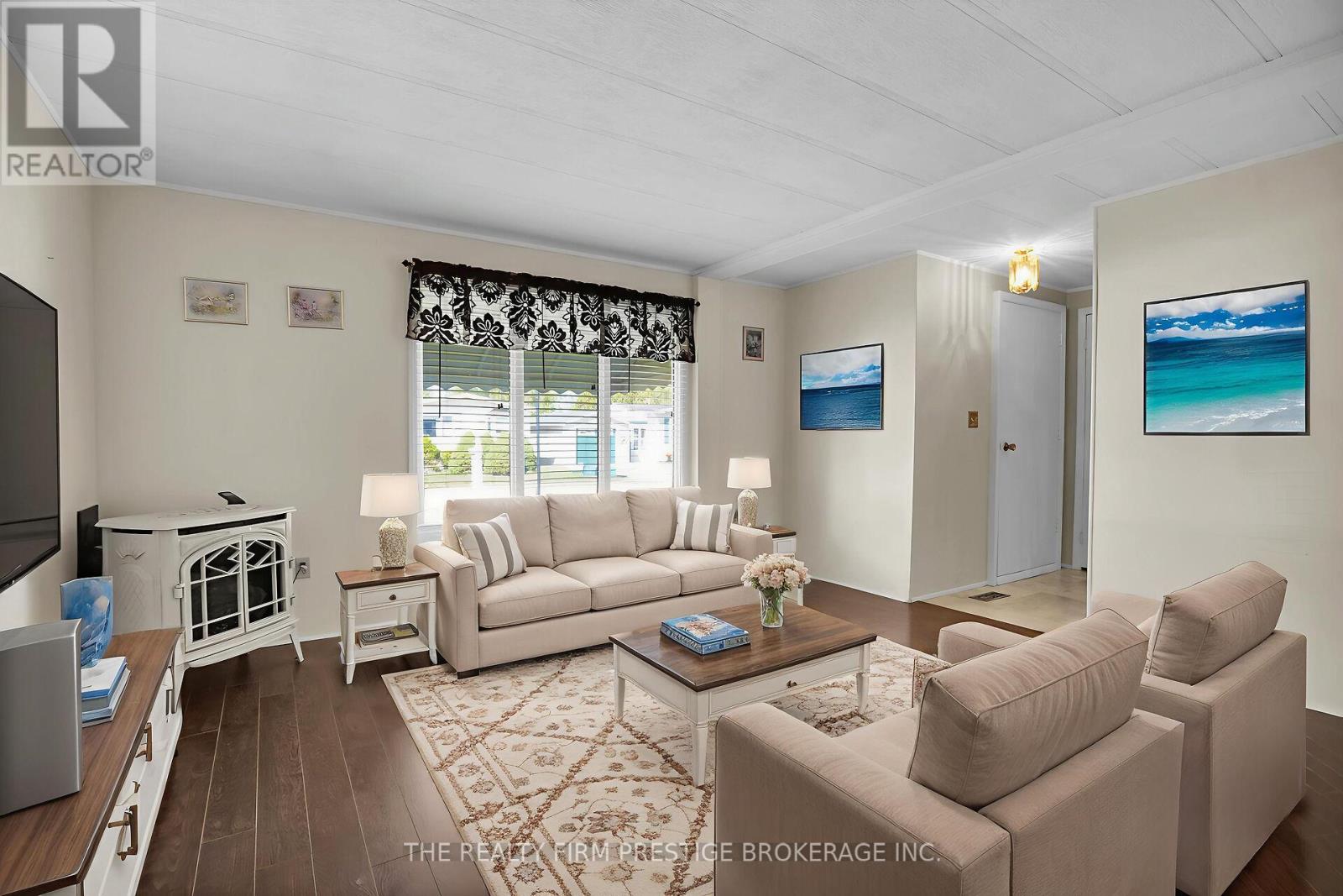 34 Miller St Street, Strathroy-Caradoc, Ontario  N7G 3K8 - Photo 6 - X12396331