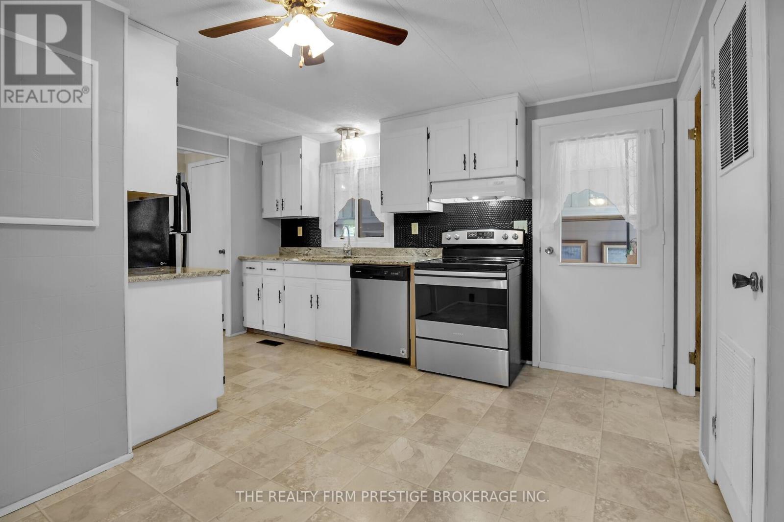 34 Miller St Street, Strathroy-Caradoc, Ontario  N7G 3K8 - Photo 8 - X12396331