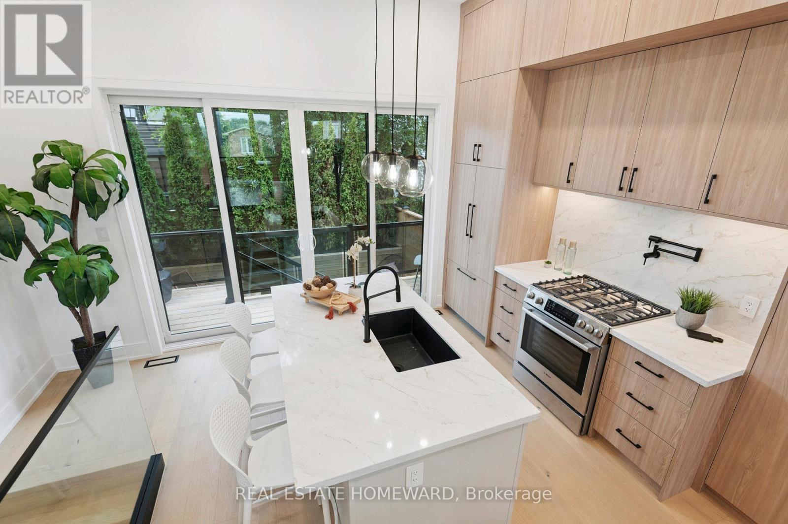 32 Westlake Crescent, Toronto, Ontario  M4C 2X2 - Photo 11 - E12487034