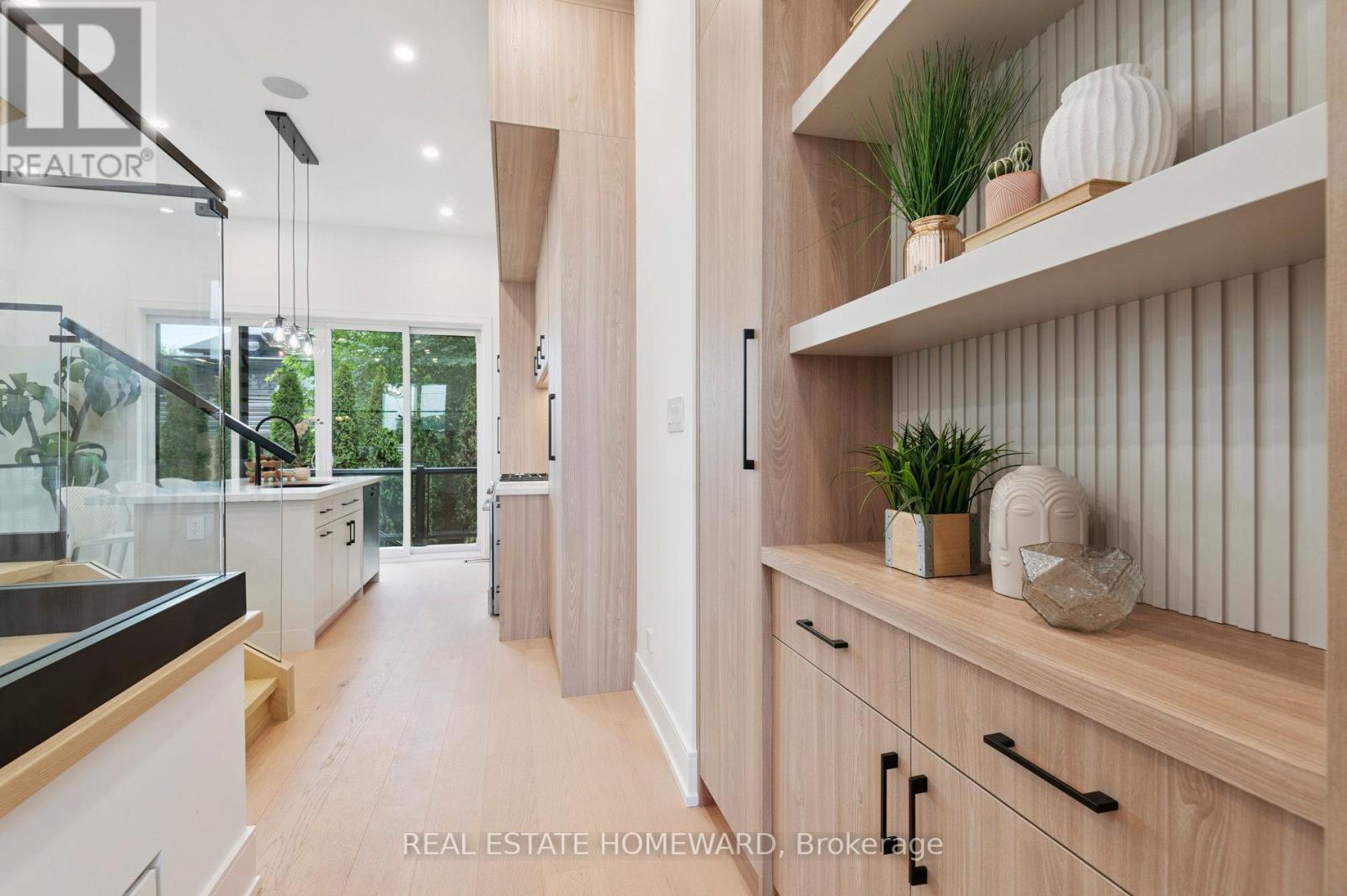 32 Westlake Crescent, Toronto, Ontario  M4C 2X2 - Photo 4 - E12487034