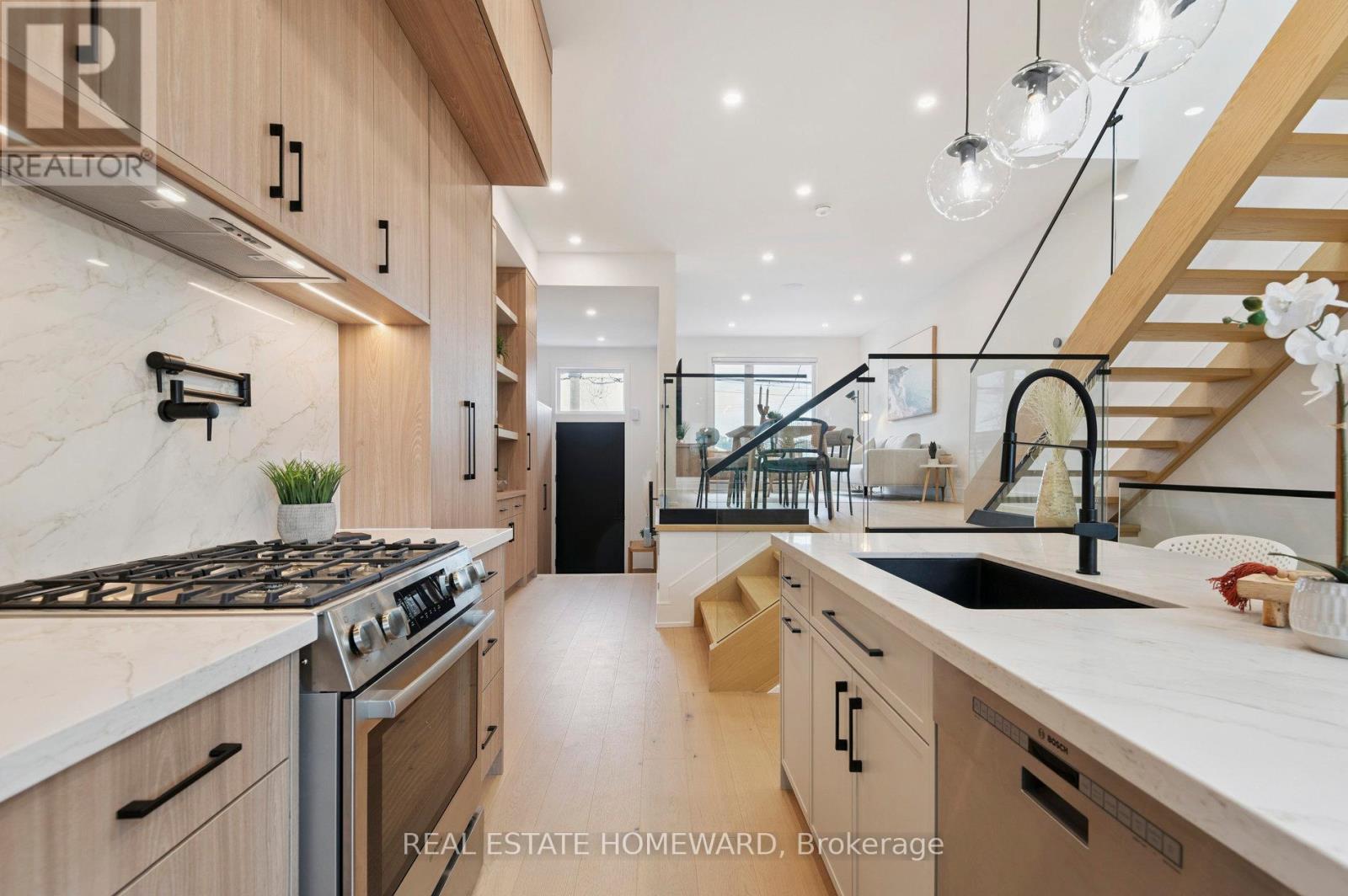 32 Westlake Crescent, Toronto, Ontario  M4C 2X2 - Photo 6 - E12487034