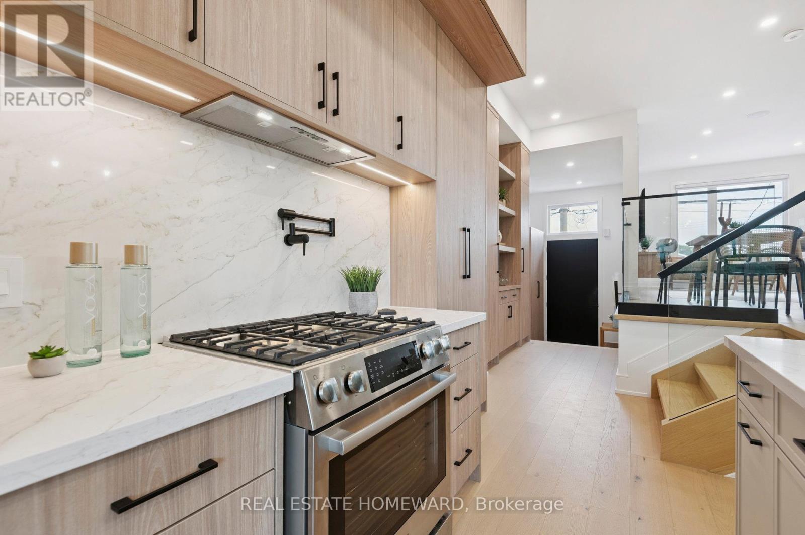 32 Westlake Crescent, Toronto, Ontario  M4C 2X2 - Photo 9 - E12487034