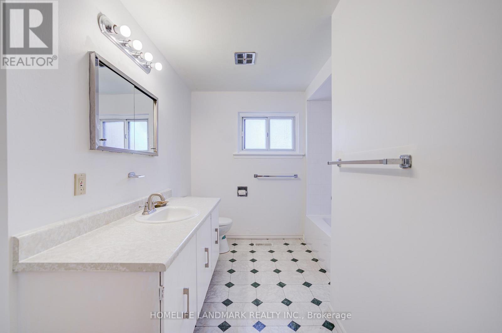 3025 Bridletowne Circle, Toronto, Ontario  M1W 2C9 - Photo 27 - E12487049