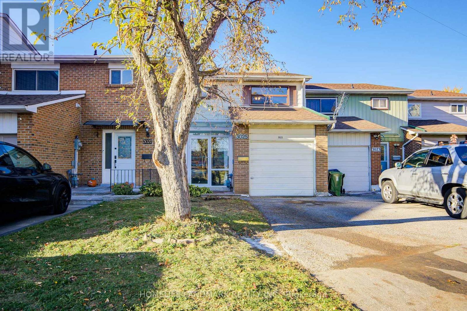 3025 Bridletowne Circle, Toronto, Ontario  M1W 2C9 - Photo 4 - E12487049