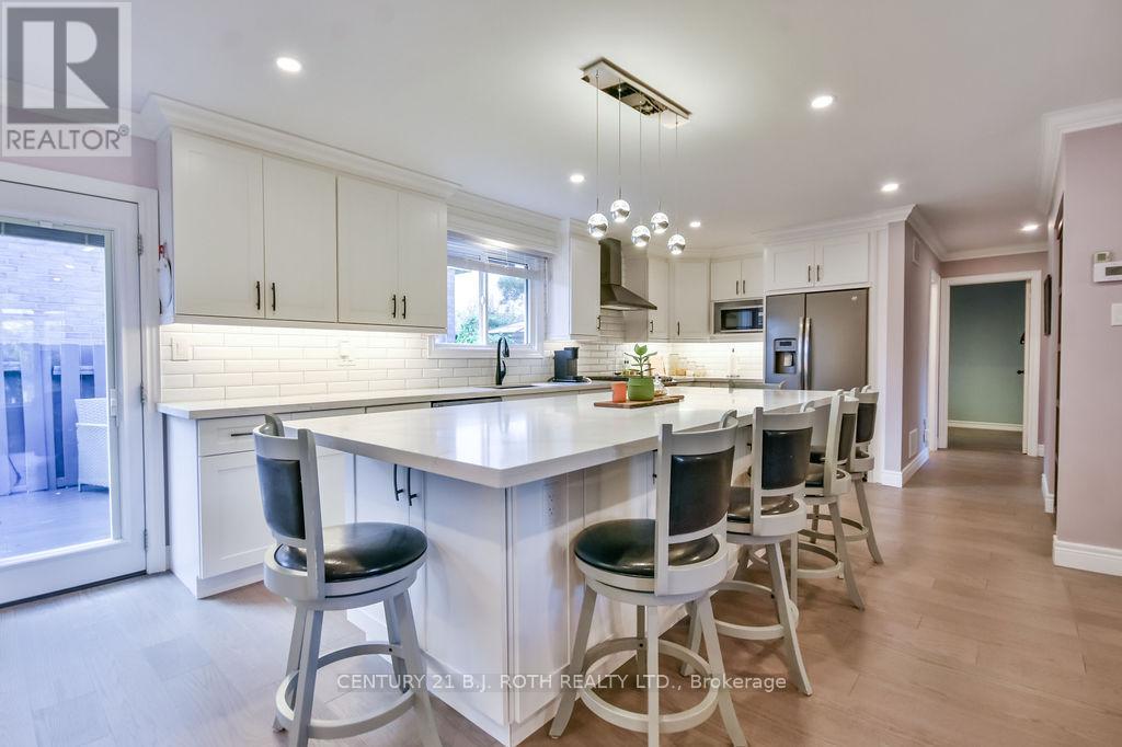 58 Collings Avenue, Bradford West Gwillimbury (Bradford), Ontario  L3Z 1S3 - Photo 3 - N12487054