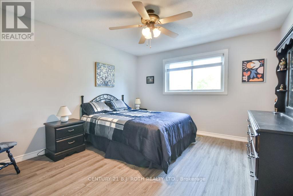 58 Collings Avenue, Bradford West Gwillimbury (Bradford), Ontario  L3Z 1S3 - Photo 6 - N12487054