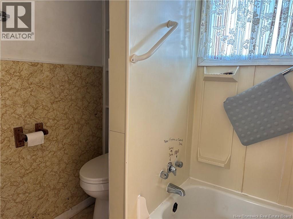 3239 Route 134, Bathurst, New Brunswick  E8L 1T9 - Photo 3 - NB129147