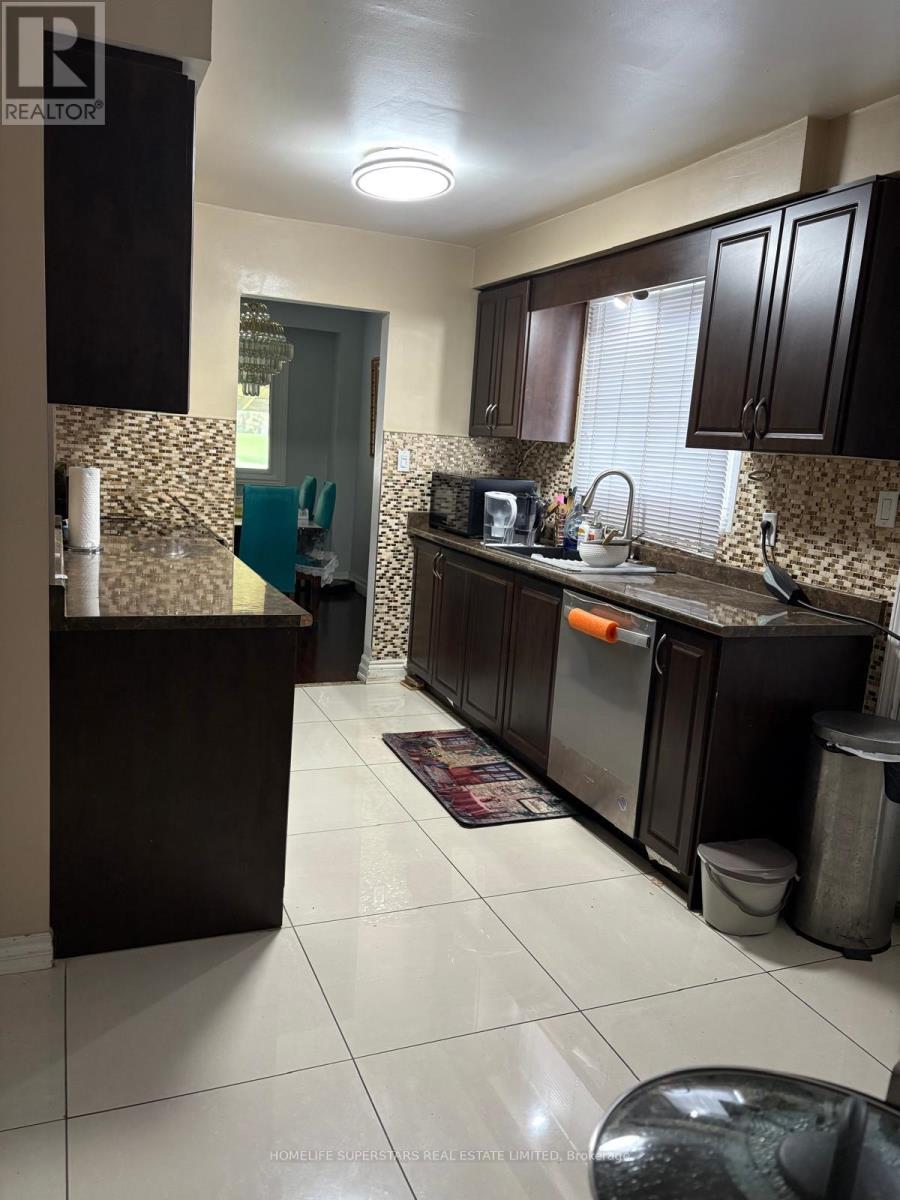 3787 Teeswater Road, Mississauga, Ontario  L4T 2A5 - Photo 11 - W12487037