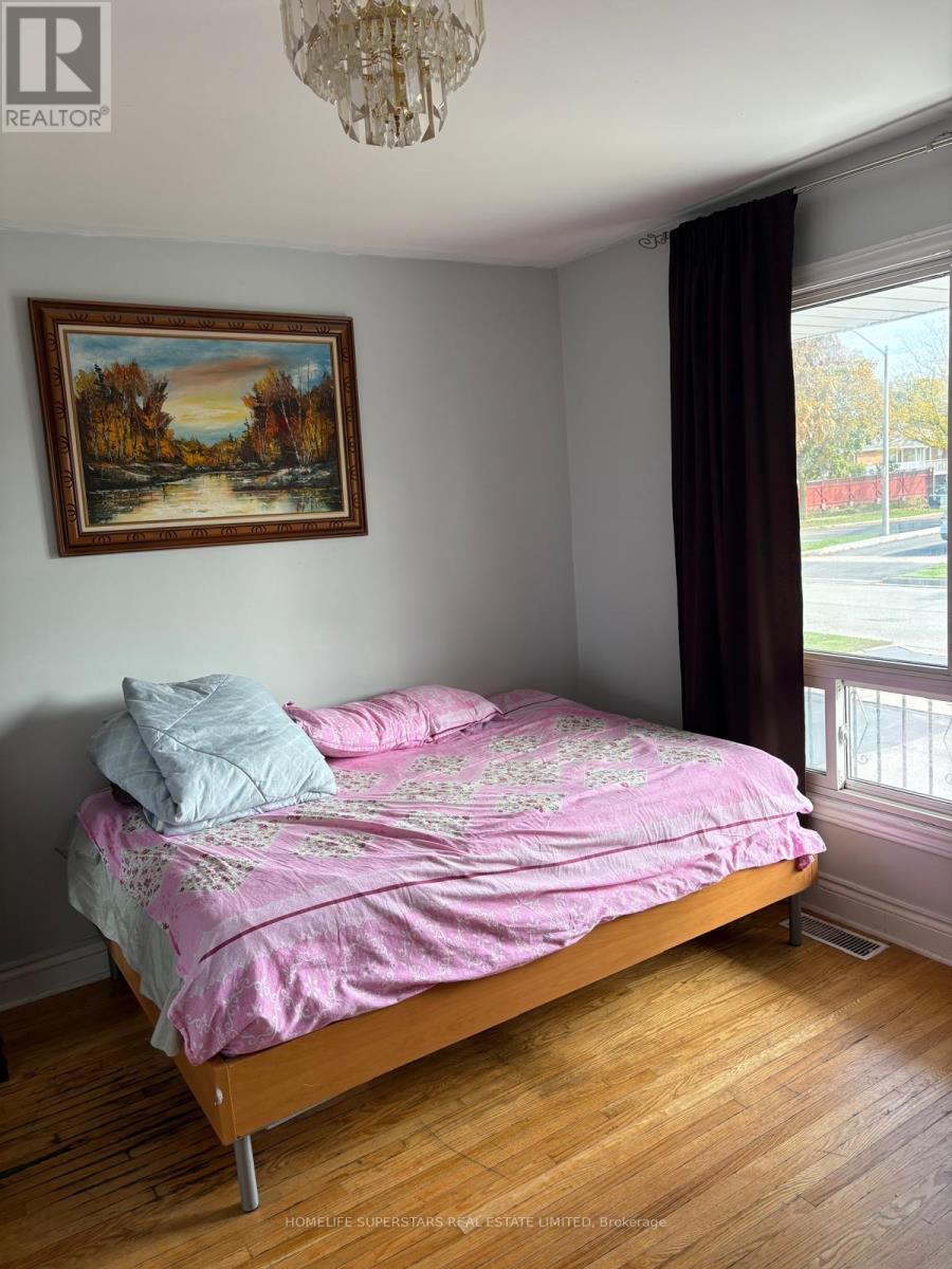 3787 Teeswater Road, Mississauga, Ontario  L4T 2A5 - Photo 4 - W12487037