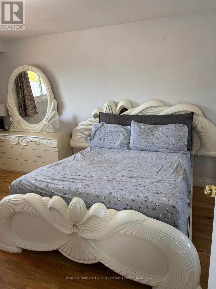 3787 Teeswater Road, Mississauga, Ontario  L4T 2A5 - Photo 9 - W12487037