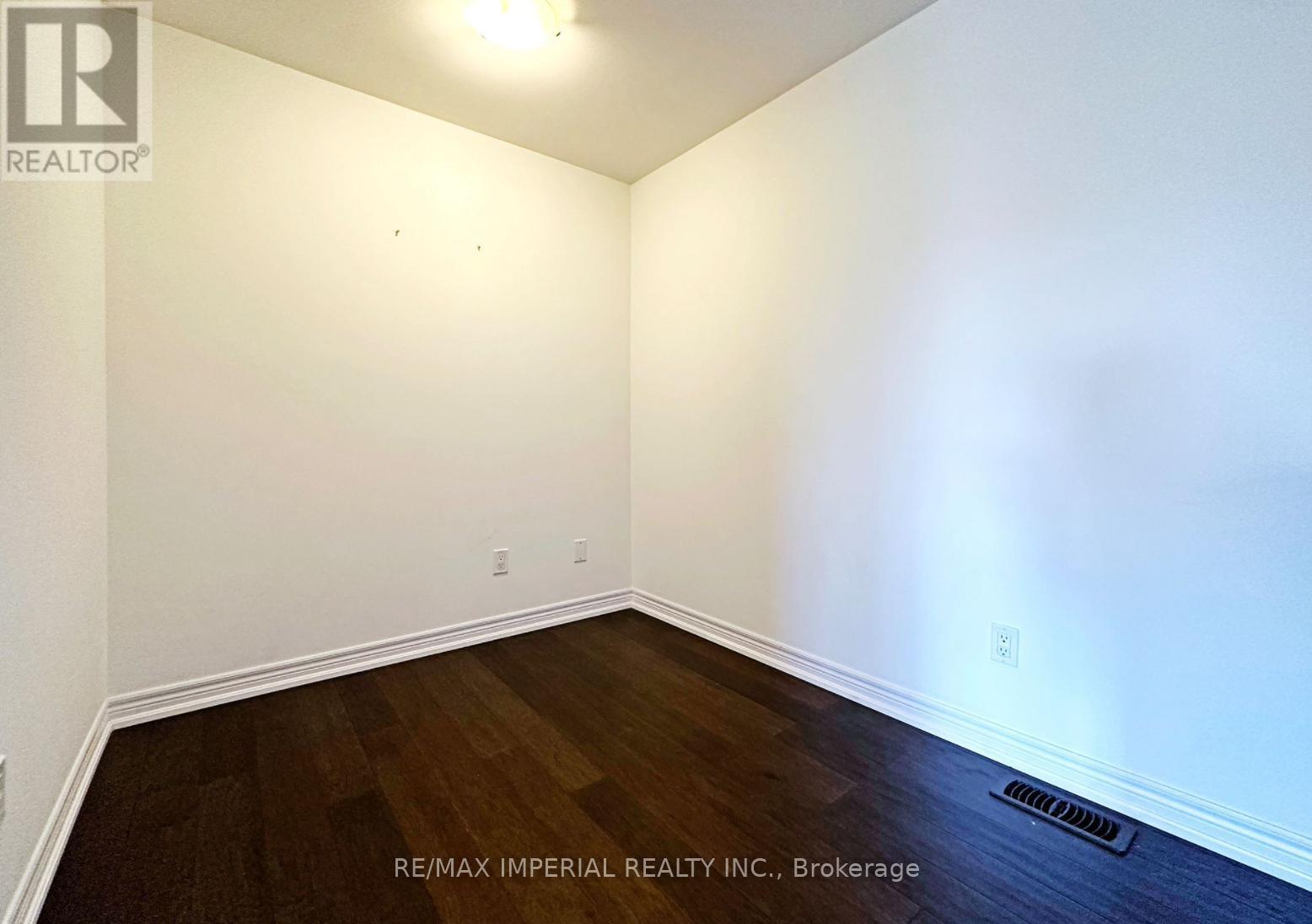 2299 Natasha Circle, Oakville, Ontario  L6M 1P3 - Photo 9 - W12487040