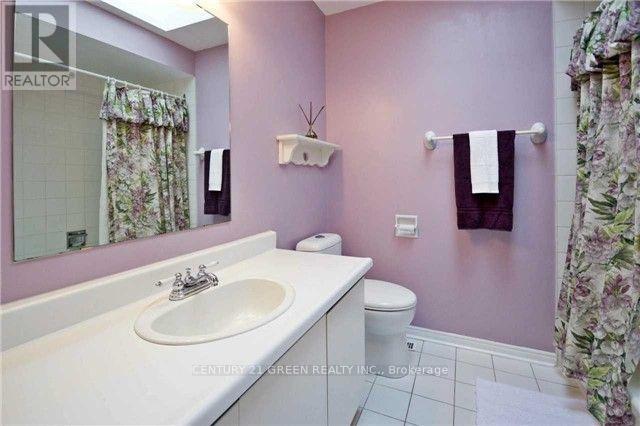 16 Niles Court, Brampton, Ontario  L6S 5T6 - Photo 12 - W12487045