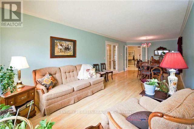 16 Niles Court, Brampton, Ontario  L6S 5T6 - Photo 6 - W12487045