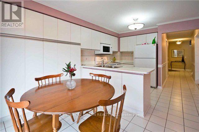 16 Niles Court, Brampton, Ontario  L6S 5T6 - Photo 7 - W12487045