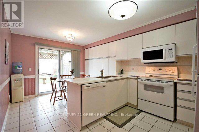 16 Niles Court, Brampton, Ontario  L6S 5T6 - Photo 8 - W12487045