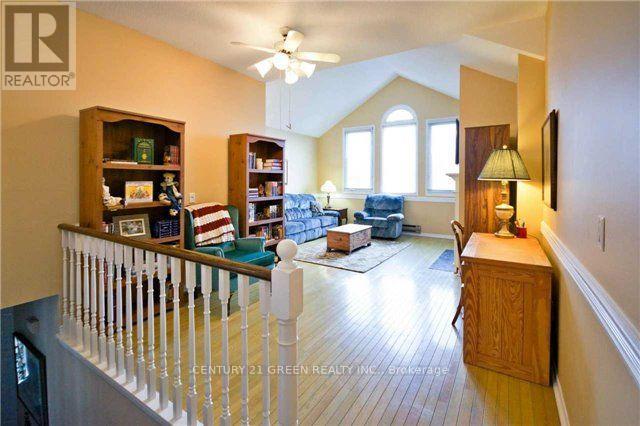 16 Niles Court, Brampton, Ontario  L6S 5T6 - Photo 9 - W12487045