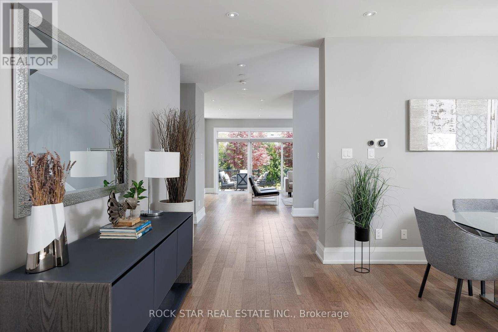 443 Seabourne Drive, Oakville, Ontario  L6L 4E9 - Photo 10 - W12487056