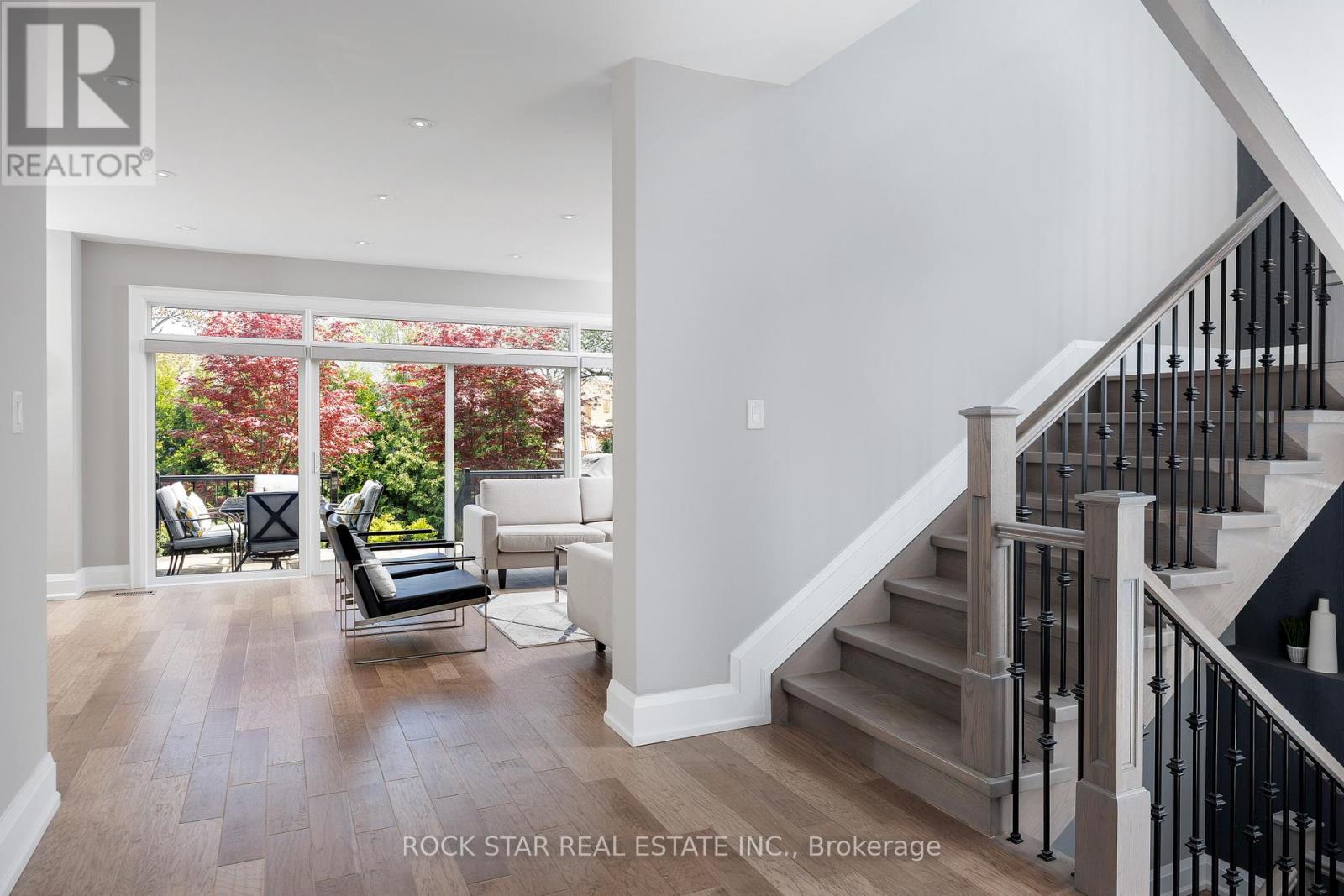 443 Seabourne Drive, Oakville, Ontario  L6L 4E9 - Photo 11 - W12487056