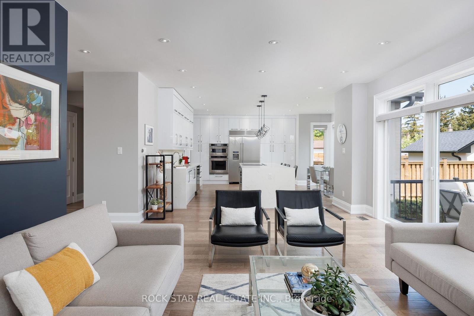 443 Seabourne Drive, Oakville, Ontario  L6L 4E9 - Photo 14 - W12487056